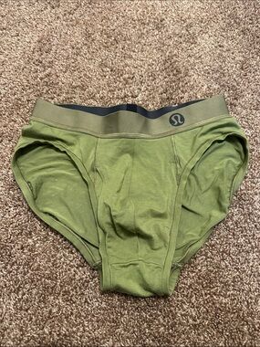lululemon athletica Men’s Olive Green Performance Briefs S